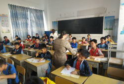 隆广中心小学户外活动场地