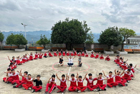 雷州市调风镇草朗小学幼儿园户外活动场地