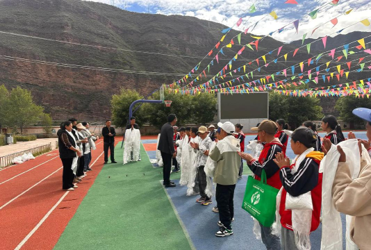 香格里拉县五境乡中心完小户外活动场地