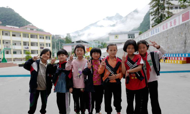 德钦县云岭乡中心完小户外活动场地