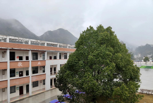 镰刀湾乡中学户外活动场地