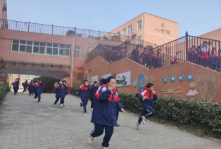 郑州市第八十中学户外活动场地