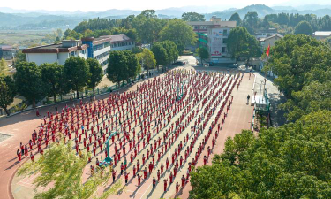 邦扎小学户外活动场地