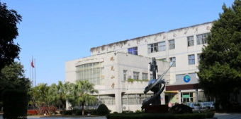 深圳市南山区珠光小学户外活动场地