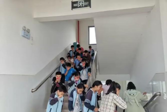 南宁市三塘镇路东小学户外活动场地