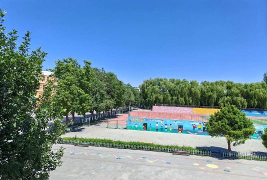 吐市红柳河园艺场学校户外活动场地