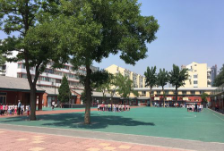 青得里乡第一小学初中户外活动场地