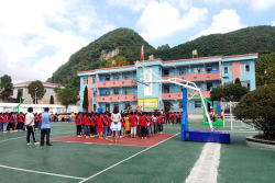 冕宁县健美乡中心校户外活动场地