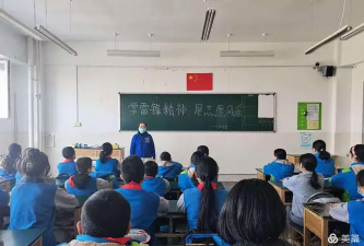 乌鲁木齐市第六十八小学户外活动场地