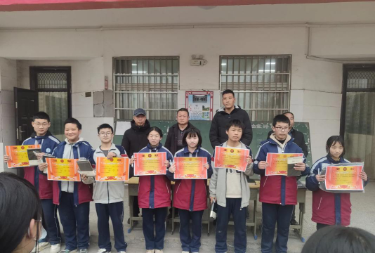 封丘县王村乡实验中学户外活动场地