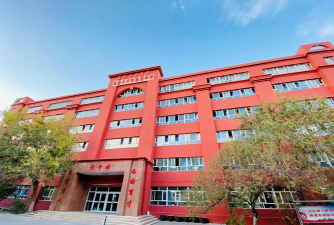 哈密市南湖中学户外活动场地