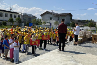 永川市仙龙镇中心小学校新华村小学户外活动场地