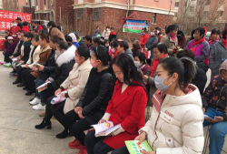小峡镇下店完全小学户外活动场地