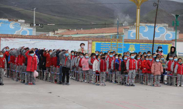 祁连县默勒镇中心寄宿制民族小学户外活动场地