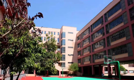湘雅小学户外活动场地