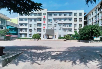 岚山区区巨峰二中户外活动场地