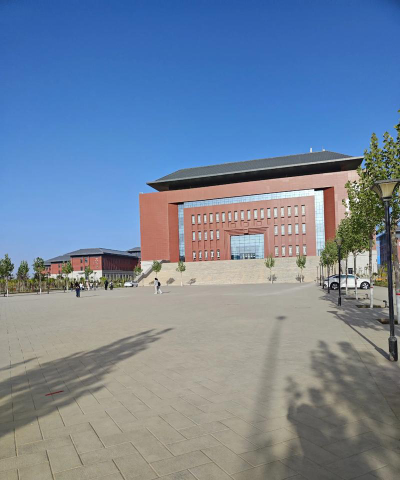 新疆和田学院户外活动场地