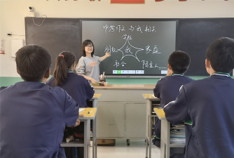 哈镇学校户外活动场地