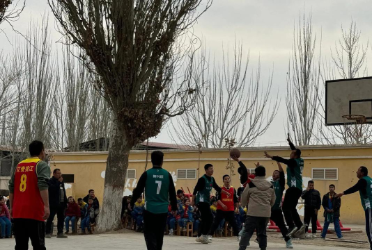 吐鲁番市三堡乡中心小学阿瓦提教学点户外活动场地
