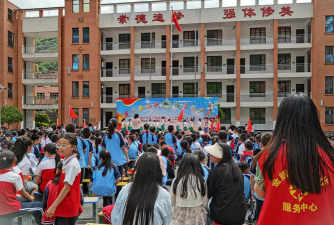 六户地镇学校户外活动场地