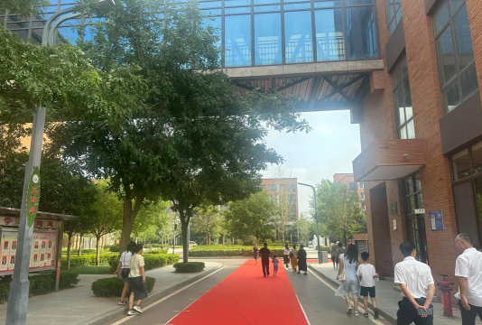 烟台高新区金课培训学校有限公司户外活动场地