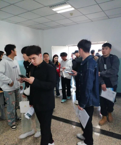 新疆工业学院户外活动场地