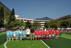 秤架民族中学户外活动场地