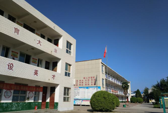 卧龙区七里园乡达士营中学户外活动场地