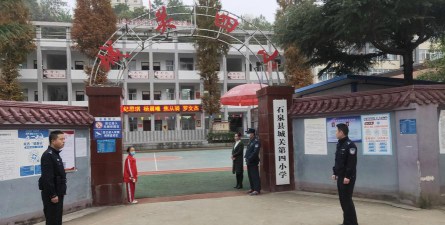峨岭镇四小户外活动场地