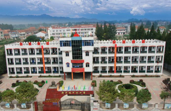 新开乡中心小学户外活动场地