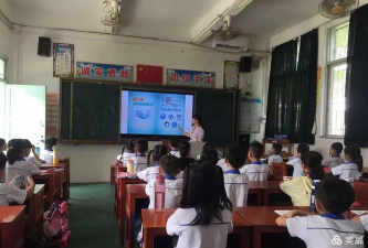 金石镇下陇小学户外活动场地