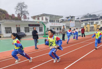 百里乡中心小学户外活动场地