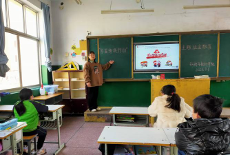 洛南县城关镇王斜小学户外活动场地