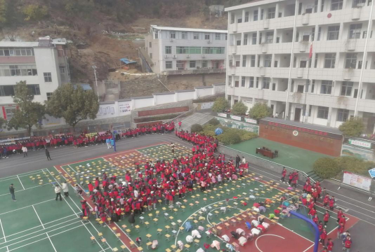 城关克蚂小学户外活动场地