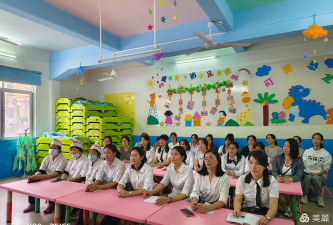 廉江市安铺镇育人幼儿园户外活动场地