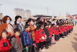 临夏市南龙镇高邓家小学户外活动场地