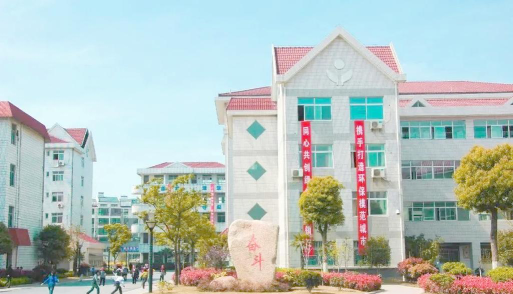 镇江实验学校户外活动场地
