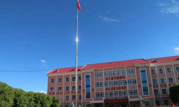 温泉县城镇小学户外活动场地