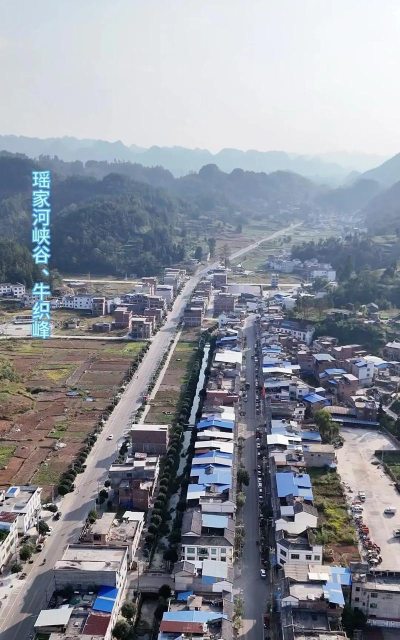 平塘县摆茹镇摆茹小学户外活动场地