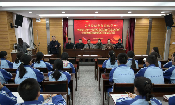 新疆克拉玛依市实验中学户外活动场地