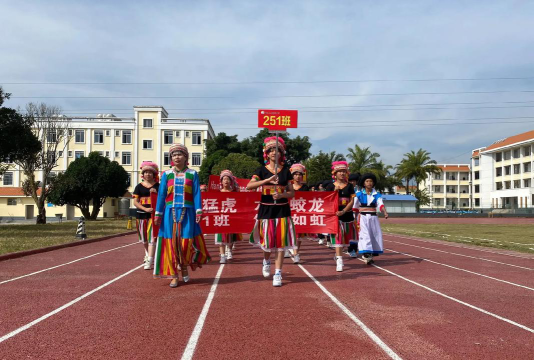 盈江县勐弄乡中学户外活动场地