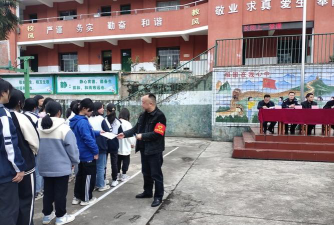 开阳县冯三镇中学户外活动场地