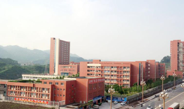 达州铭仁园私立中学户外活动场地