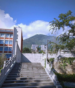 荔波县民族中学户外活动场地