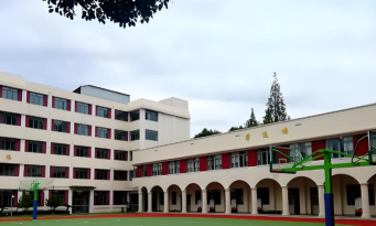 上海市紫荆第二中学户外活动场地