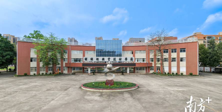 佛山市顺德区胡锦超职业技术学校户外活动场地