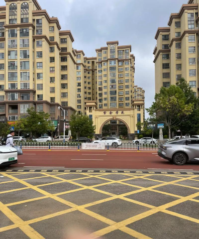 云南省安宁市第四中学户外活动场地
