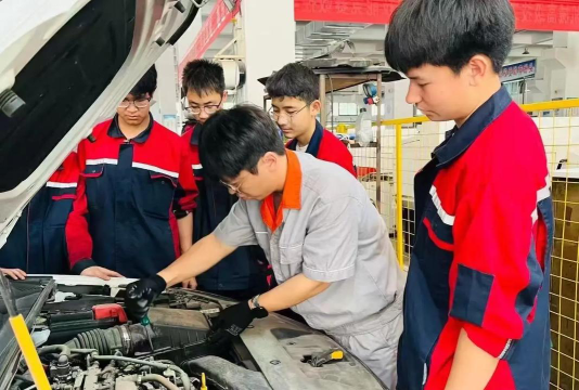 兰州汽修学校户外活动场地
