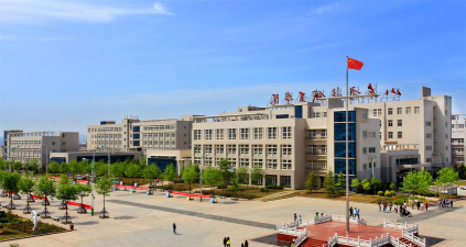石家庄科技经贸幼儿师范中等专业学校户外活动场地