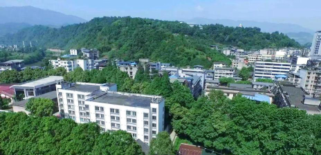 四川档案幼儿师范学校户外活动场地